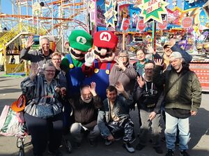 Gruppenfoto mit Mario und Luigi.