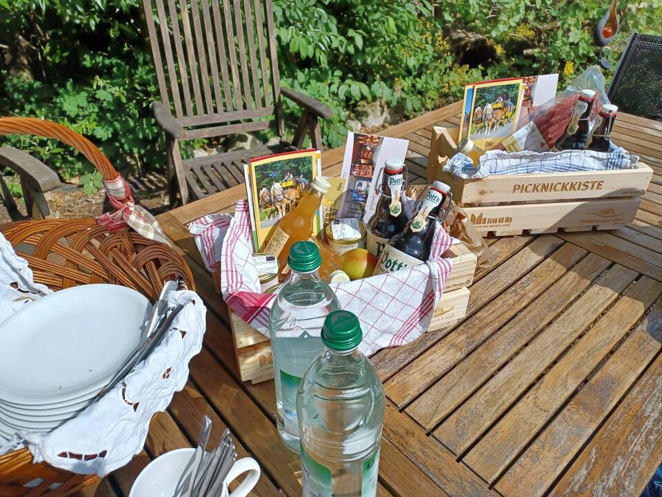 Ein gedeckter Tisch.