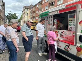 Abkühlung mit Genuss: Der Eiswagen zu Besuch
