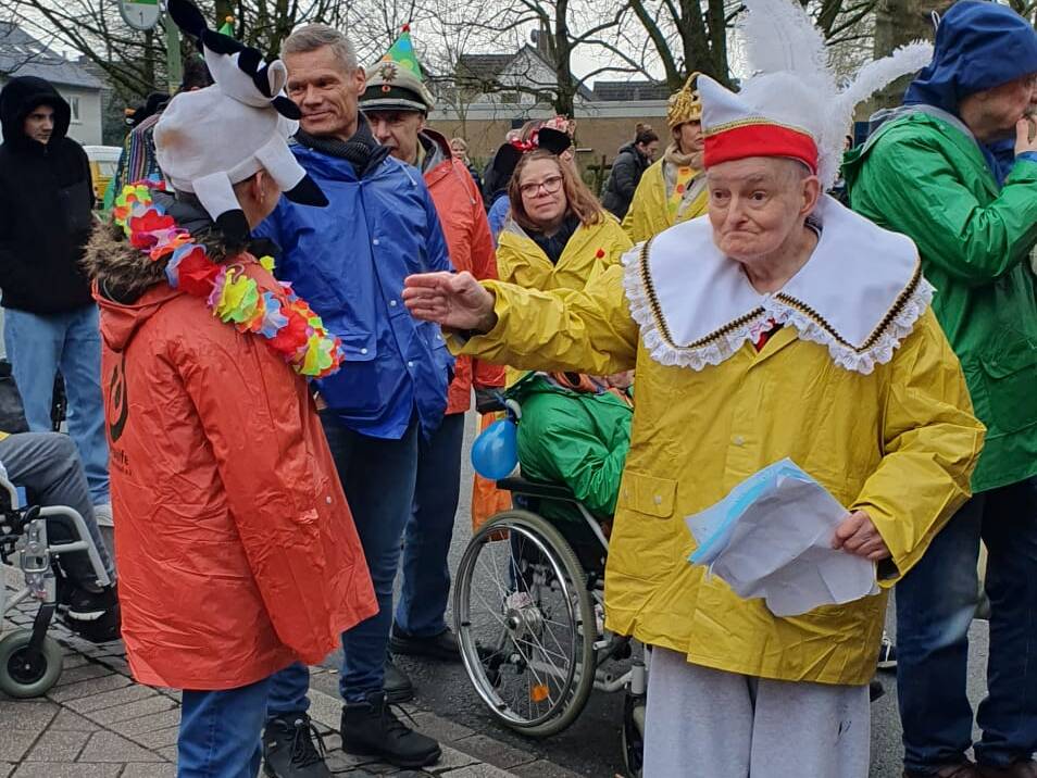 Kostümierte Menschen