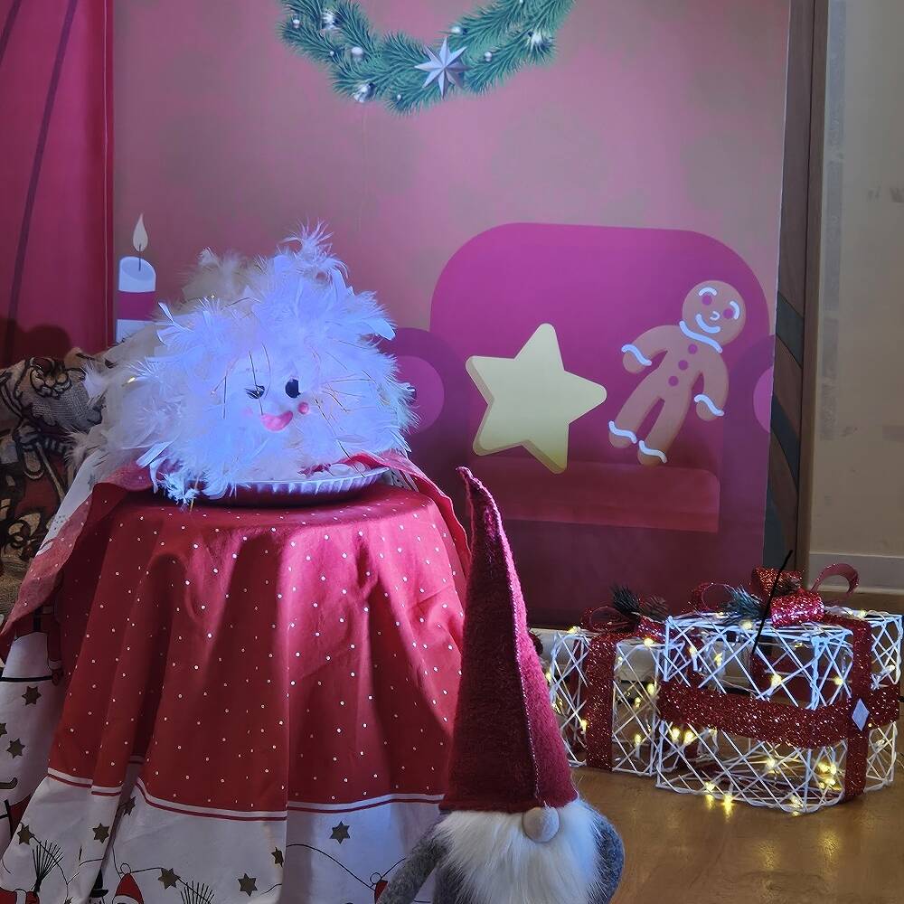 weihnachtlicher Tisch mit Wichtel