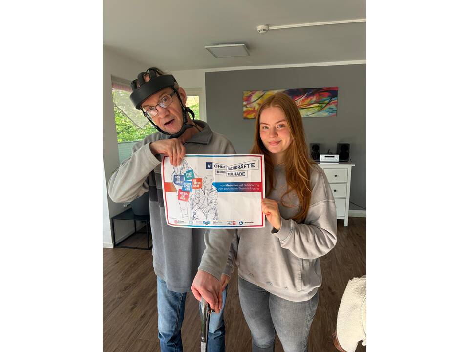 Zu sehen sind viele Bilder von Menschen mit Unterstützungsbedarf und Fachkräften