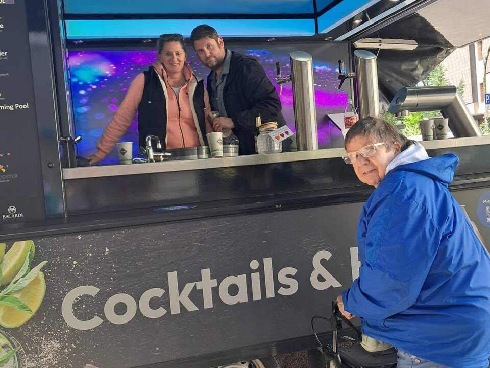 Ein Cocktailgetränkewagen.