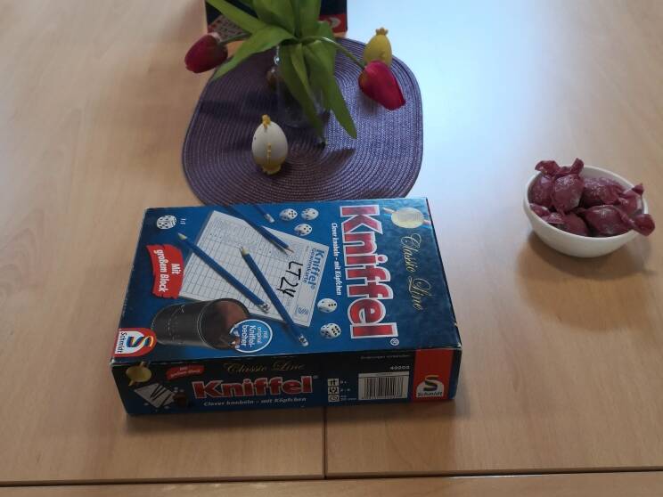 das zweite Bild zeigt einen Tisch 