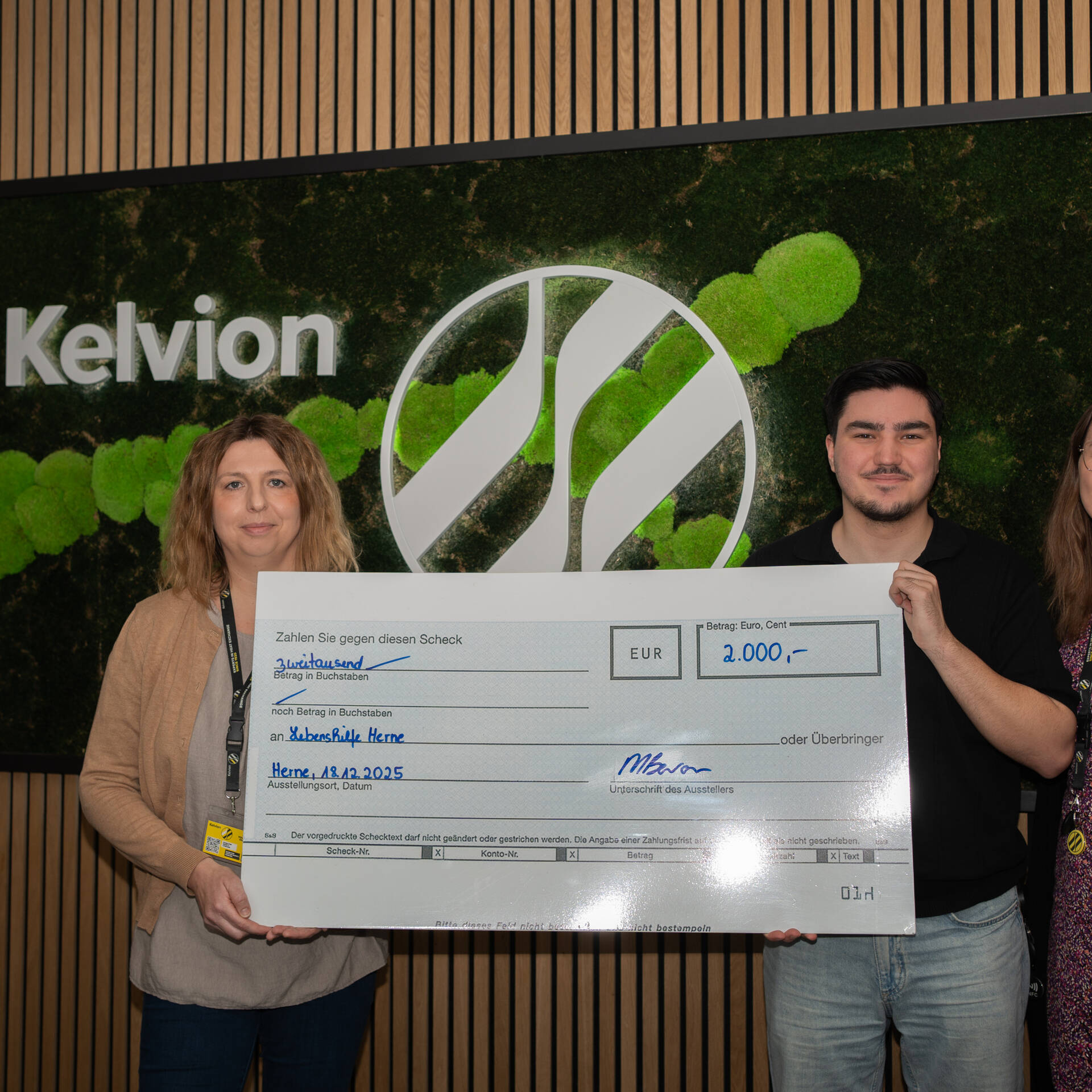 Übergabe Spendenscheck